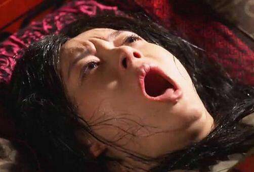 走在路上突然分娩,走在路上孩子突然生出来了