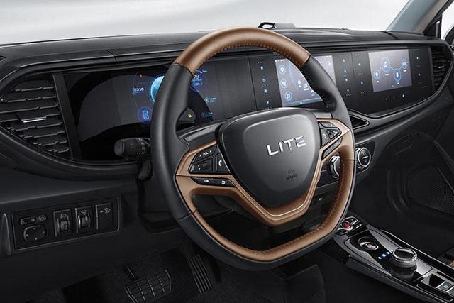 可能是最个性国产车，配无框车门、5块液晶屏，8万买它妹子更爱你