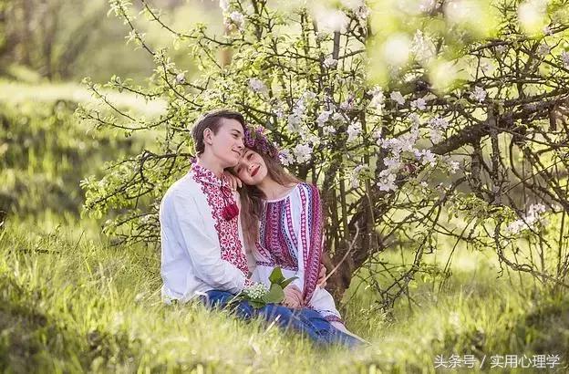 孩子早恋了父母阻止,当孩子早恋时父母应该怎么办