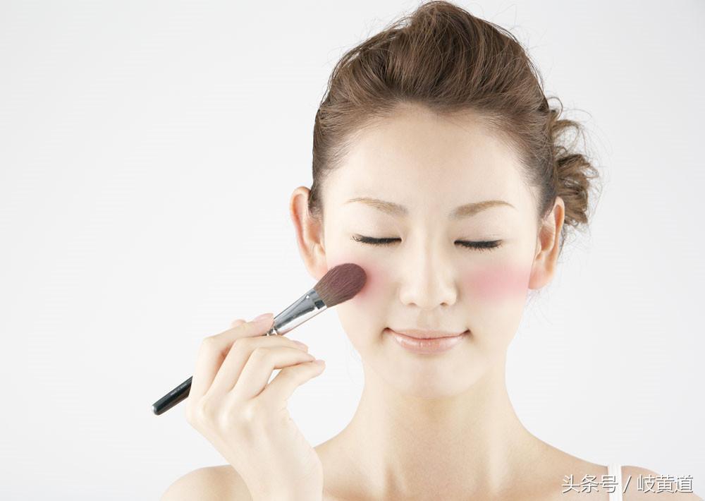 脸蛋红是心室病的征兆,心室导致脸发红的症状