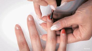 适合夏天显白的指甲油,显白大气夏款指甲油颜色推荐