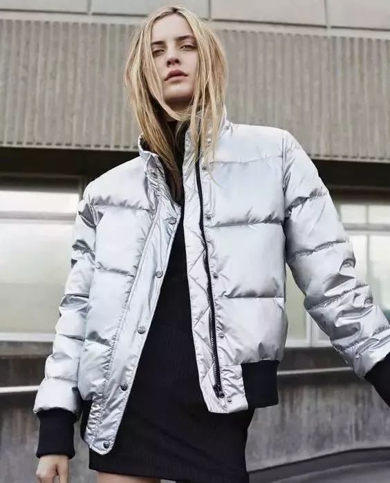 鹿晗刘昊然同款羽绒服,刘昊然中戏羽绒服机场