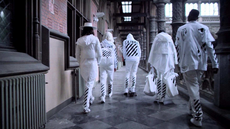 一件卫衣卖300多贵吗,一件卫衣穿两年逆袭