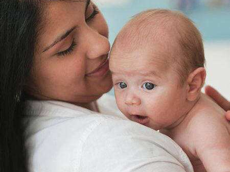 拍嗝反而吐奶更严重还需要拍嗝吗,宝宝多大不用拍嗝直接睡觉