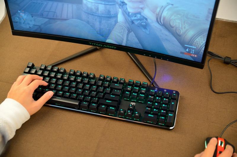 机械键盘基础款和炫酷,炫酷好样的机械键盘