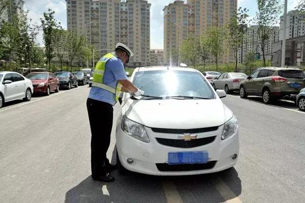 汽车打蜡镀膜镀晶怎么选择,打蜡和贴膜哪个更好