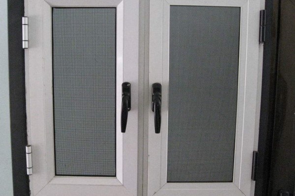 物业不让装防护栏怎么办,二楼不装防护栏是不是容易招小偷