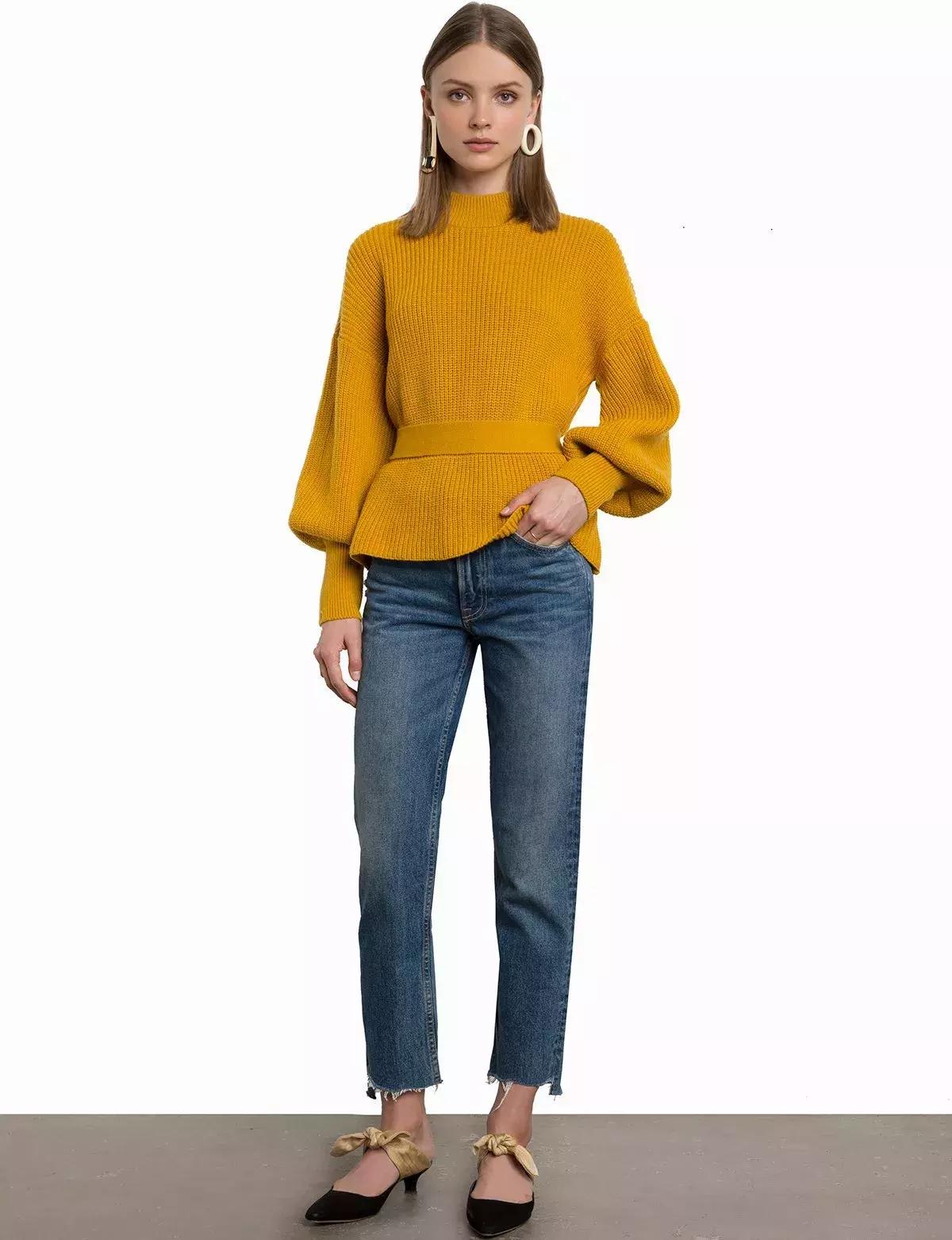 冬天纯色毛衣的高级穿搭,秋冬人手一件的毛衣怎么穿更好看