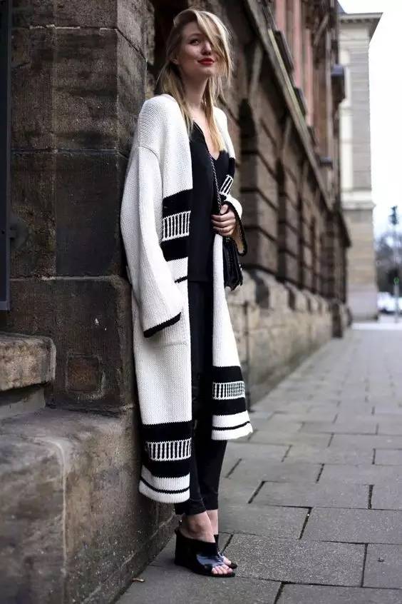 咖色毛衣搭配什么颜色外套最佳,开衫毛衣外套时髦洋气怎么搭配