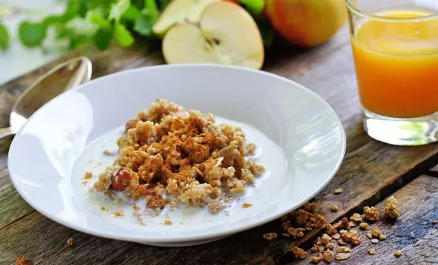 超好吃谷物0蔗糖酸奶,酸甜香脆谷物酸奶