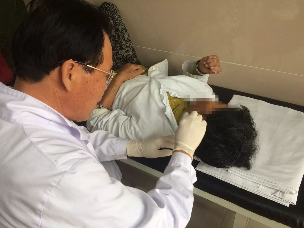 神医用一根针就治好了病,一根针救活一个人原版