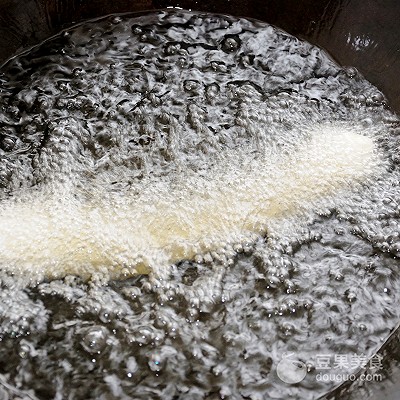 家常油条怎么炸,家常油条怎么炸才好吃又酥又软