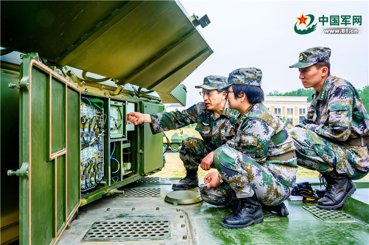 十九大代表万杰明：老教授上课有妙招