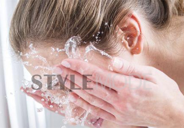 正确的洗脸方法实现高效护肤,痘痘肌肤用什么洗脸最好