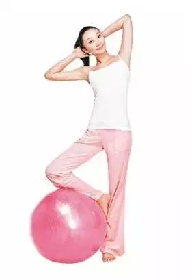 有瑜伽球怎么瘦身,瑜伽球减肥瘦全身方法
