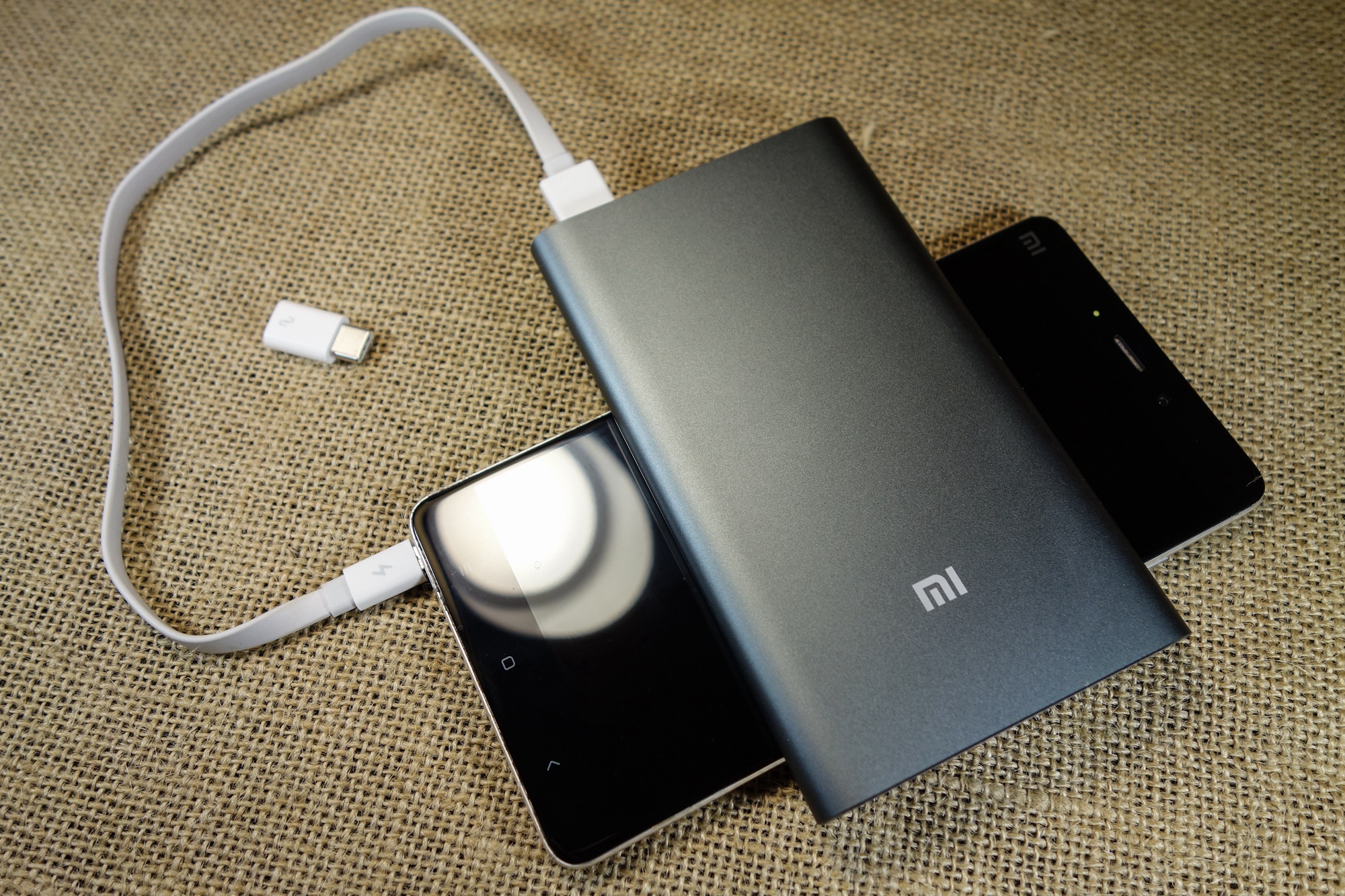 小米移动电源10000高配版评测,小米10000mah的移动电源