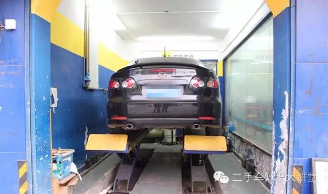 这台二手车换过悬挂、刮过底盘，但把车吊起来后，评估师惊呆了！