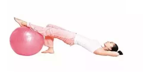 有瑜伽球怎么瘦身,瑜伽球减肥瘦全身方法