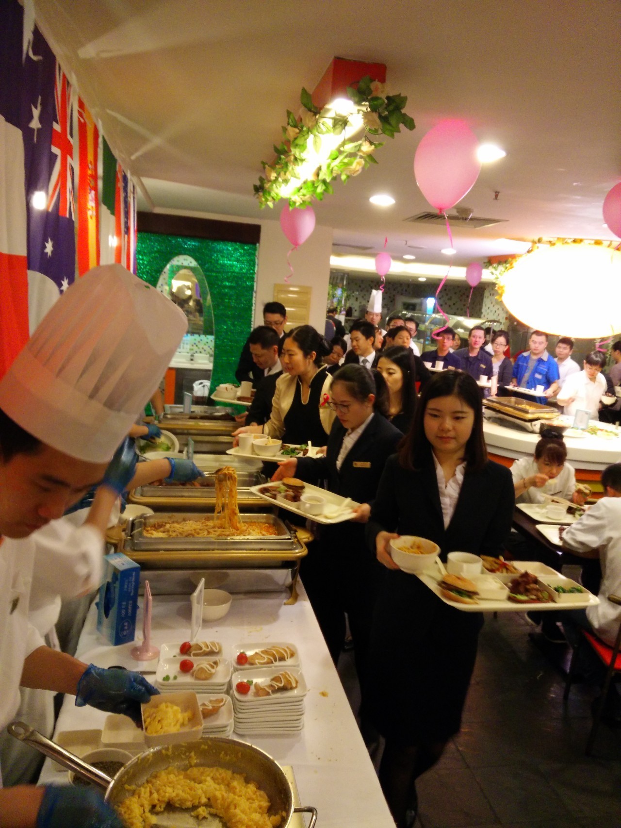 棣欐牸閲屾媺閰掑簵鐣欎汉妗堜緥,棣欐牸閲屾媺鐣欎汉鏀跨瓥