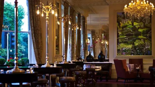 一开始我也不懂，为什么名人都爱住这些老酒店，直到...