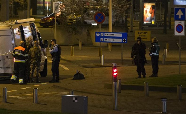 他一个冒充“恐怖分子”的玩笑，却让荷兰的机场关闭了4个小时