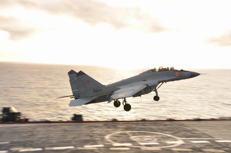 现代战舰f18大黄蜂跟米格29k,印度大黄蜂战斗机