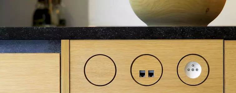 喂，110吗，你家插座炸啦！