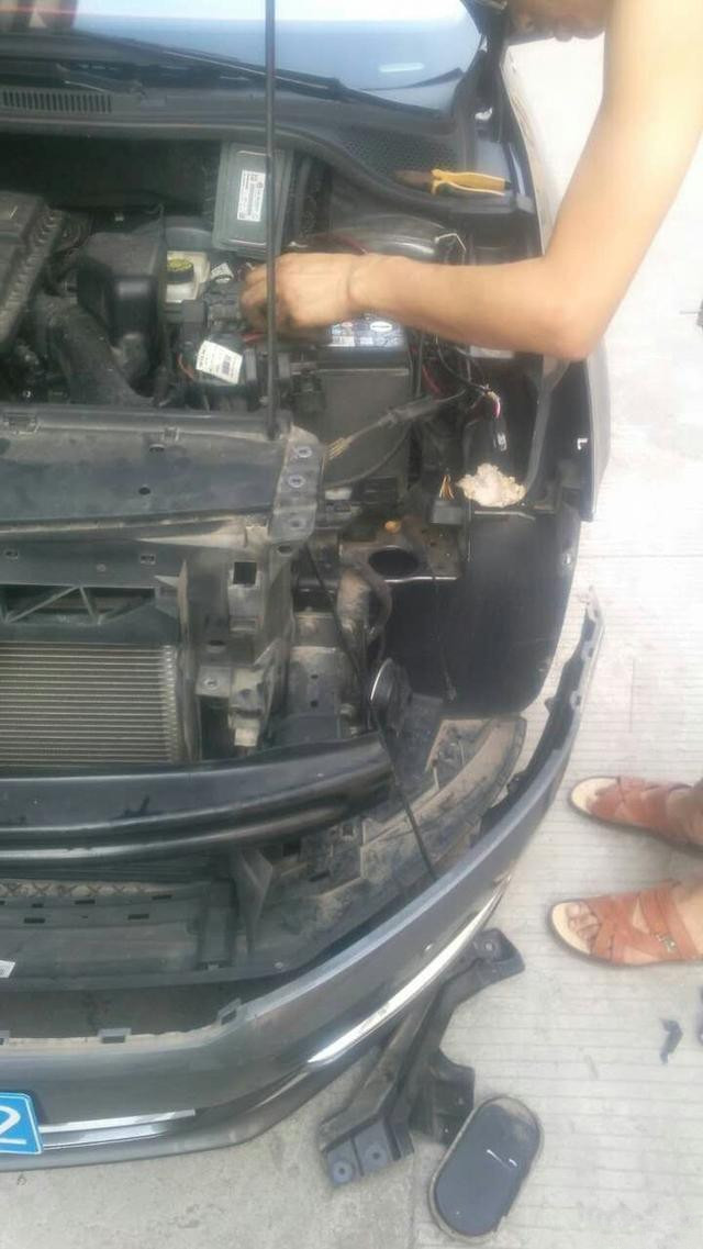 大众新桑塔纳氙气大灯,新款桑塔纳改疝气大灯