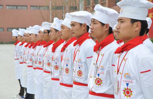 海南新东方烹饪技工学校在哪里,新东方厨师培训学校