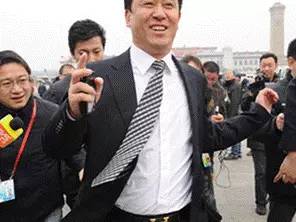 告诉你|吃着热干面，系着爱马仕，你不知道的许家印