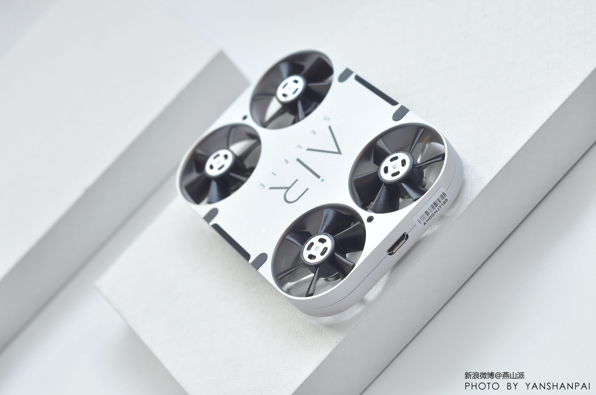 可以放在兜里的大型无人机,藏在手机里的无人机