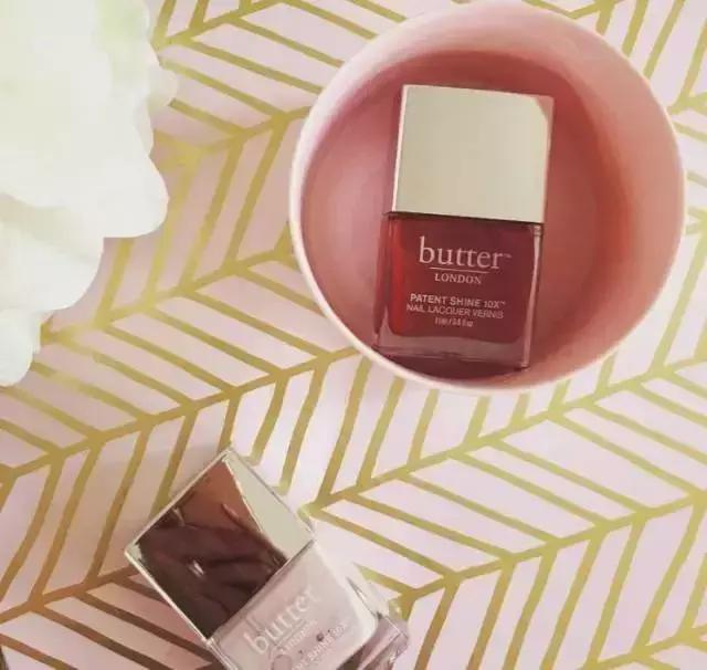 秋冬好看的指甲色,秋冬最适合的指甲油颜色多色搭配