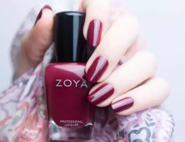 秋冬好看的指甲色,秋冬最适合的指甲油颜色多色搭配