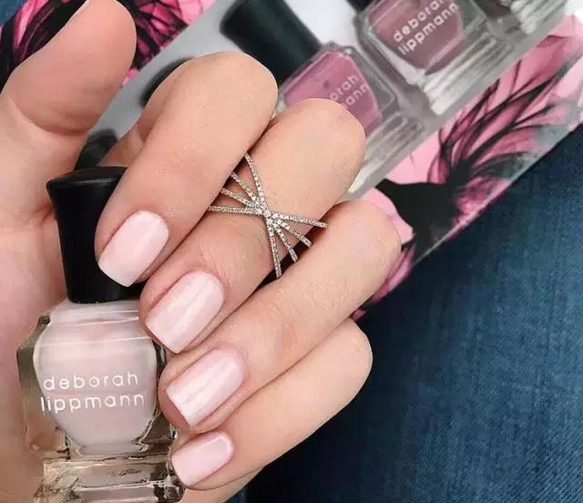 秋冬好看的指甲色,秋冬最适合的指甲油颜色多色搭配