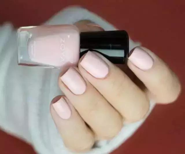 秋冬好看的指甲色,秋冬最适合的指甲油颜色多色搭配