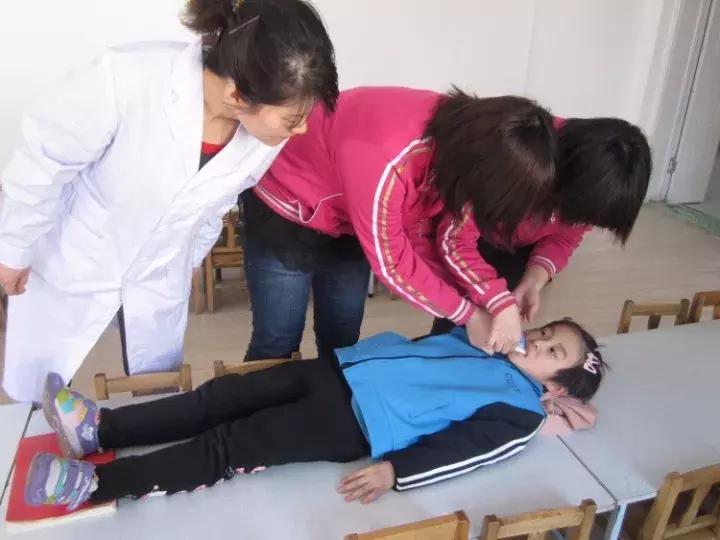 幼儿园常见意外伤害急救处理方法,幼儿园意外伤害的预防及急救