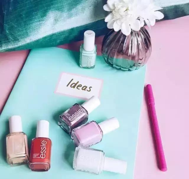 秋冬好看的指甲色,秋冬最适合的指甲油颜色多色搭配