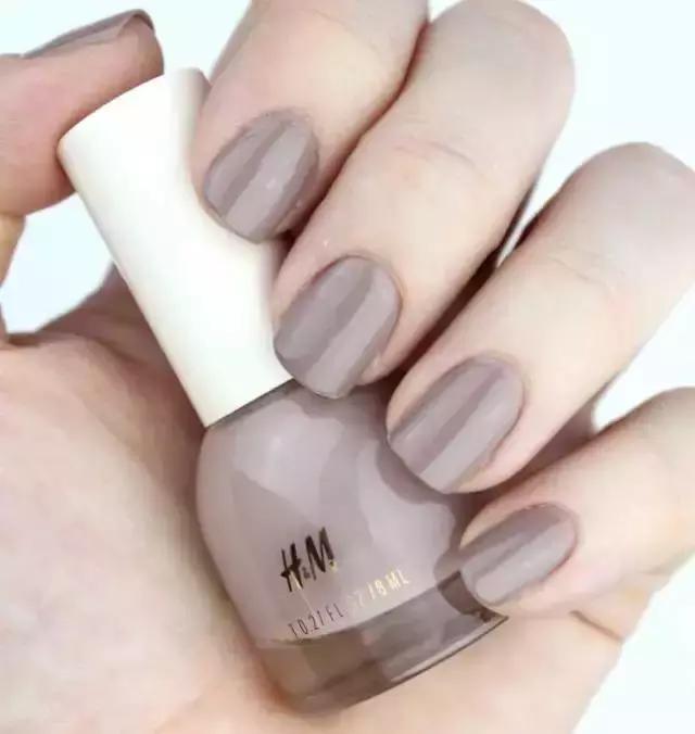 秋冬好看的指甲色,秋冬最适合的指甲油颜色多色搭配