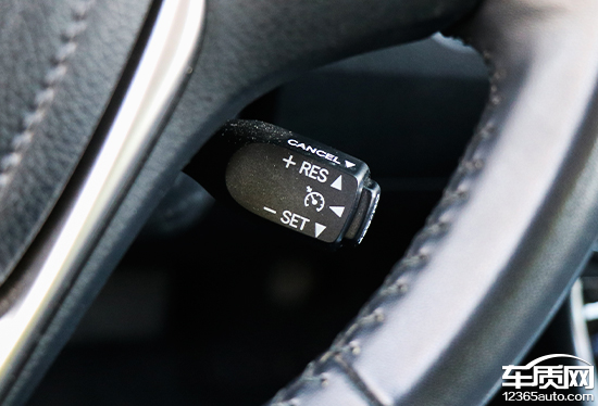 卡罗拉双擎天青石2019款试驾,家用车之最佳选择卡罗拉双擎