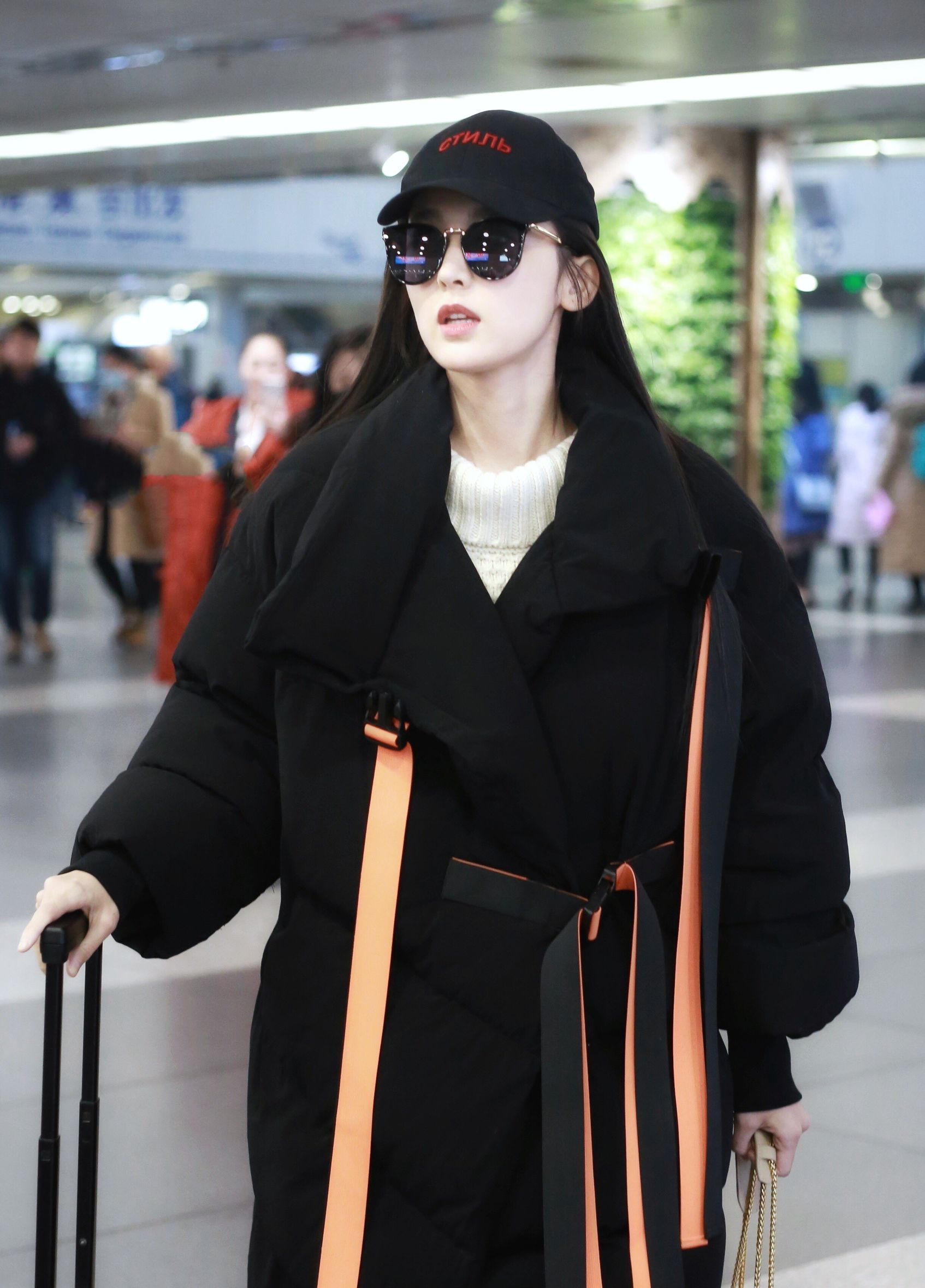 明星穿的羽绒服2万多,明星同款羽绒服杨紫