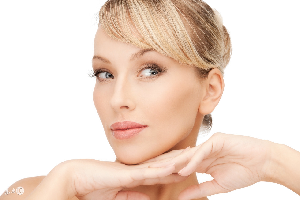 矿泉水敷脸的正确做法,依云矿泉水敷脸的功效