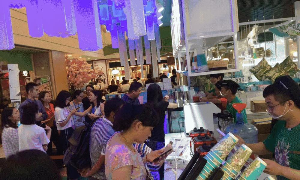 成为购物中心的网红店,成为抖音旗舰店的标准