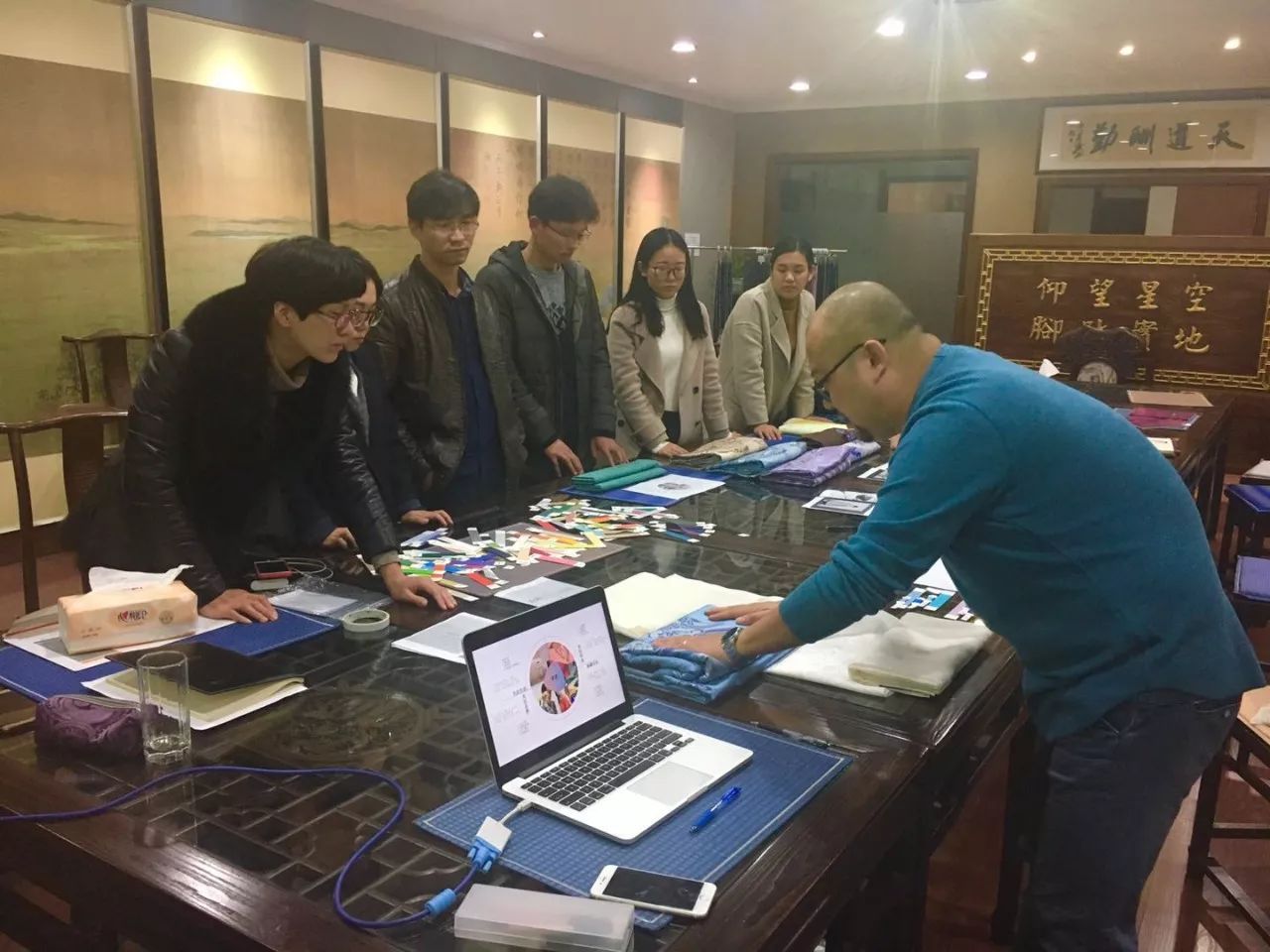 用衣服辅料做创意时装,有哪些面料衣服舒服又好看