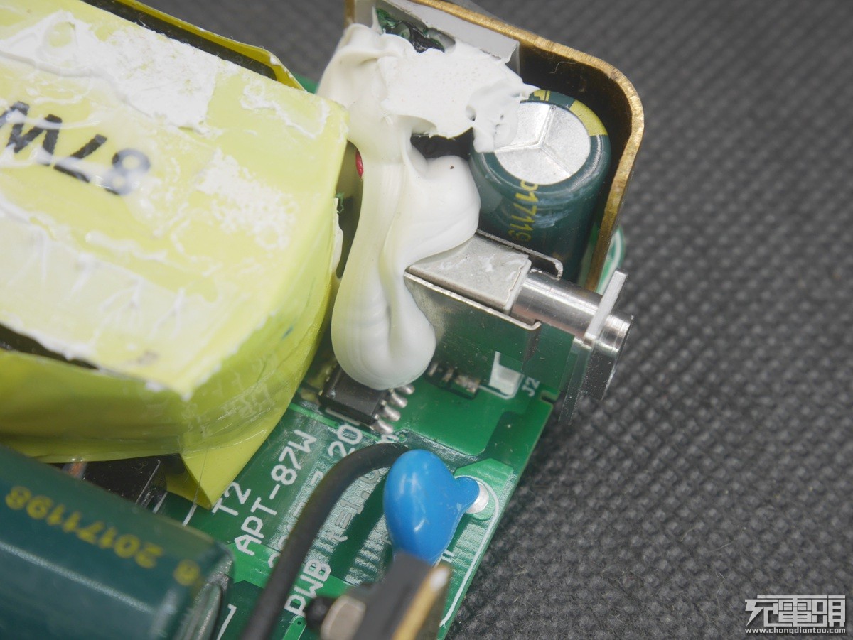 苹果87w充电器原装测评,苹果原装pd充电器66w超级快充