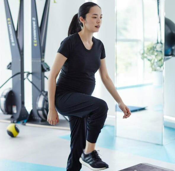 温碧霞同学照片,温碧霞和同学的差距