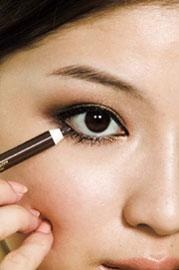 眼睛特别小怎样让眼睛变大,眼睛小的人怎么把眼睛变大