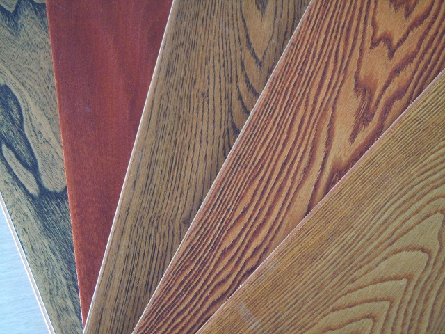 买地板好还是地板革好,买实木家具好还是板材家具好呢