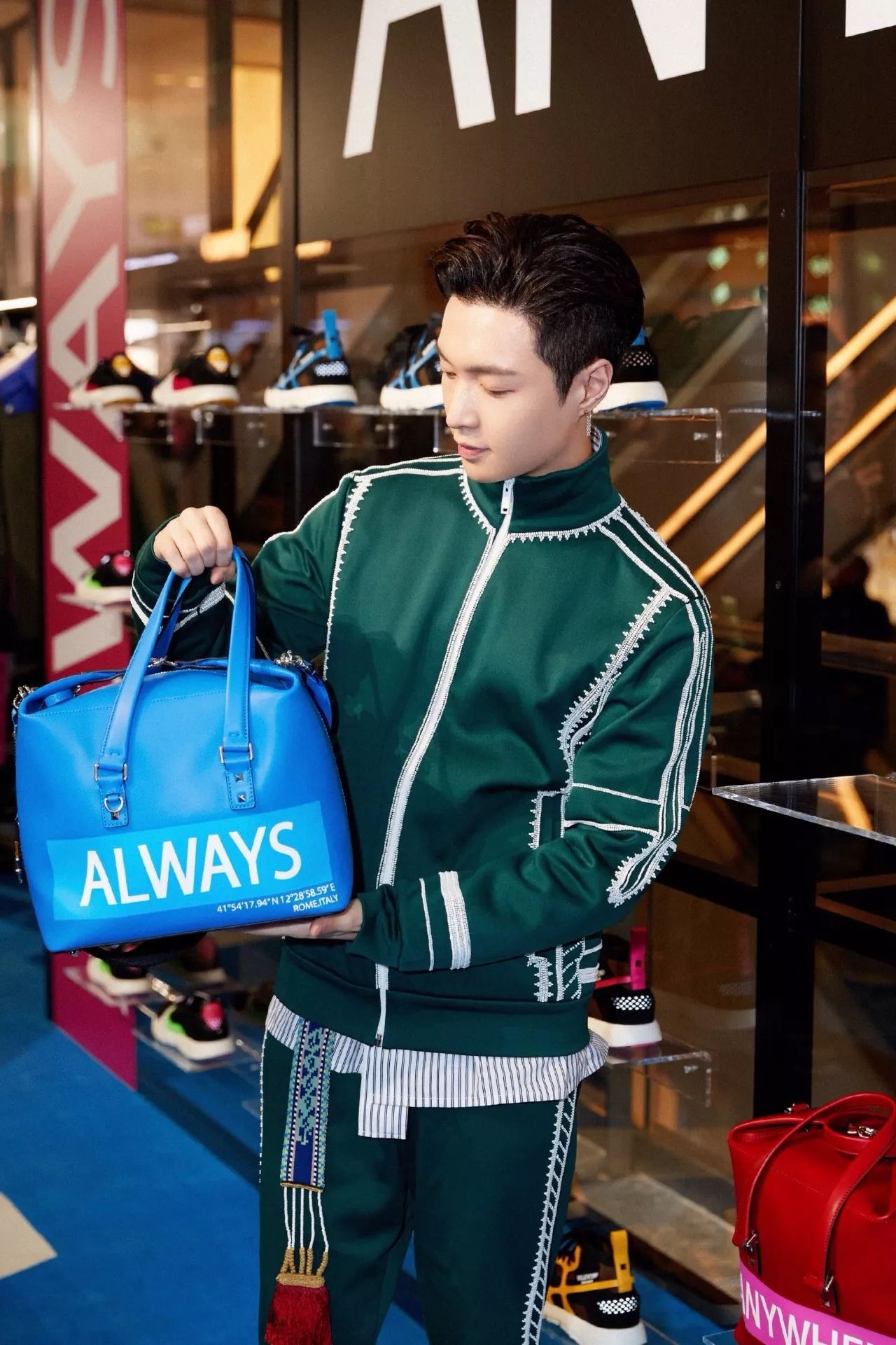 rihanna最新出街,rihanna街头