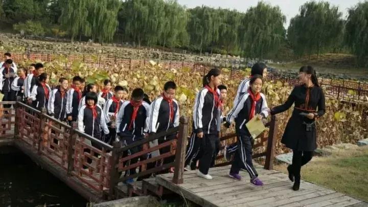 今年学校最流行的校服,最好看的春夏秋冬校服