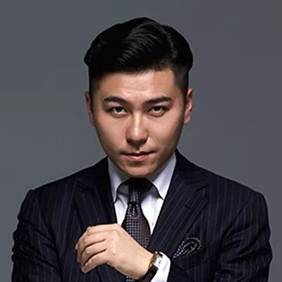 那个男人，卖钻石，懂表，更懂优雅与浪漫是何物